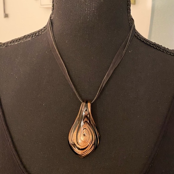 Jewelry - Glass pendant teardrop necklace